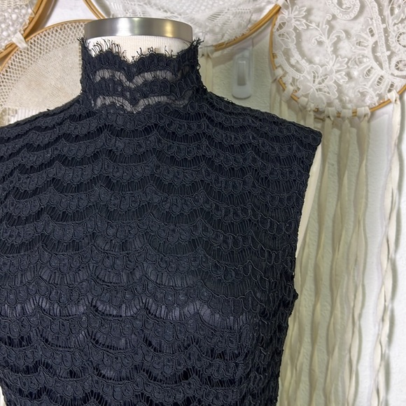 Carmen Marc Valvo | Bergdorf Goodwin Black Lace Sleeveless Dress Size 10 - Picture 2 of 9